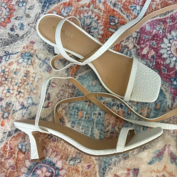 Express | white kitten heels | Great condition | Size 9 - Picture 3 of 5